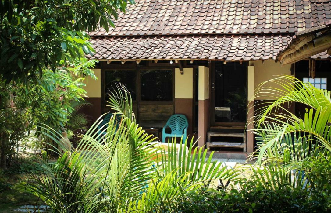 Harrys Oceanhouse 2 Pacitan Apartment Exterior foto