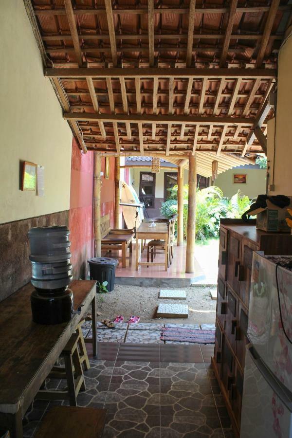 Harrys Oceanhouse 2 Pacitan Apartment Exterior foto