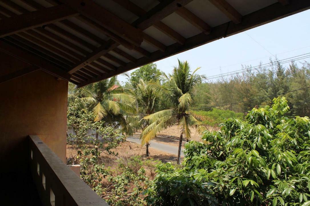Harrys Oceanhouse 2 Pacitan Apartment Exterior foto
