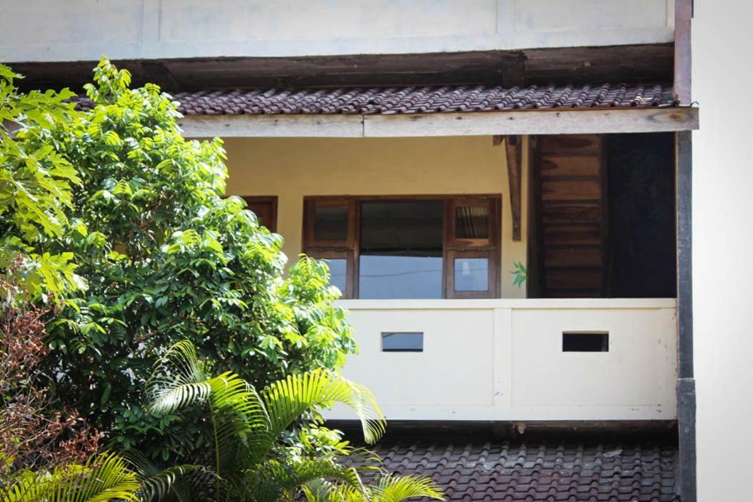 Harrys Oceanhouse 2 Pacitan Apartment Exterior foto