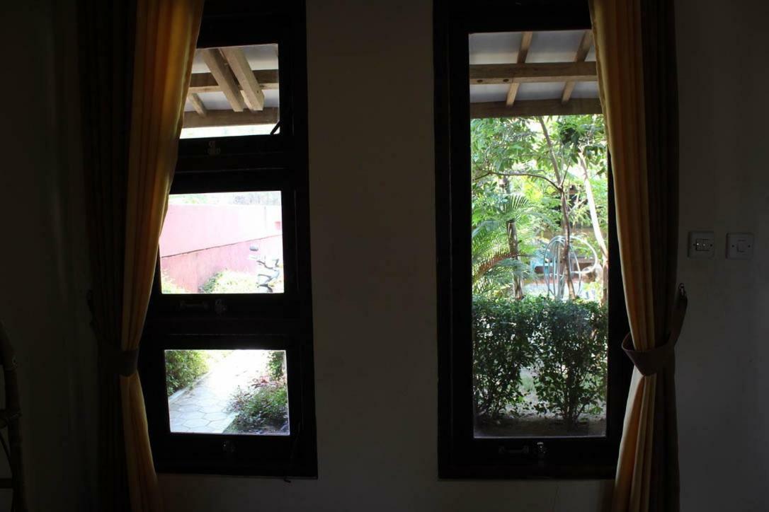 Harrys Oceanhouse 2 Pacitan Apartment Exterior foto