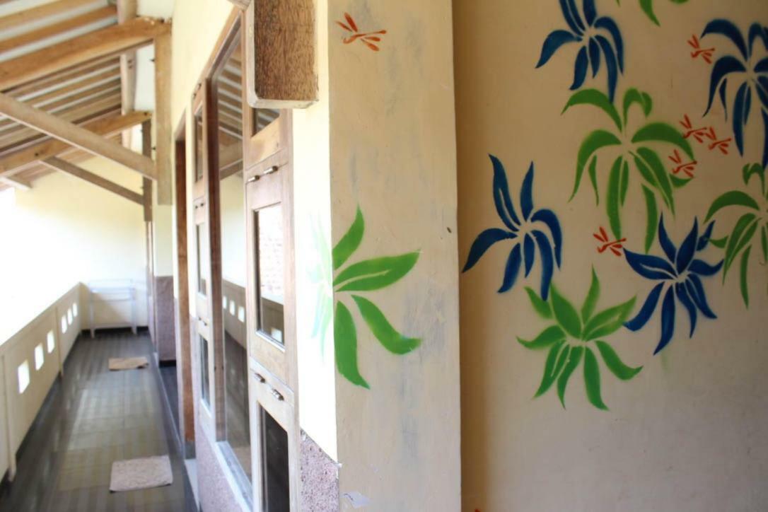 Harrys Oceanhouse 2 Pacitan Apartment Exterior foto
