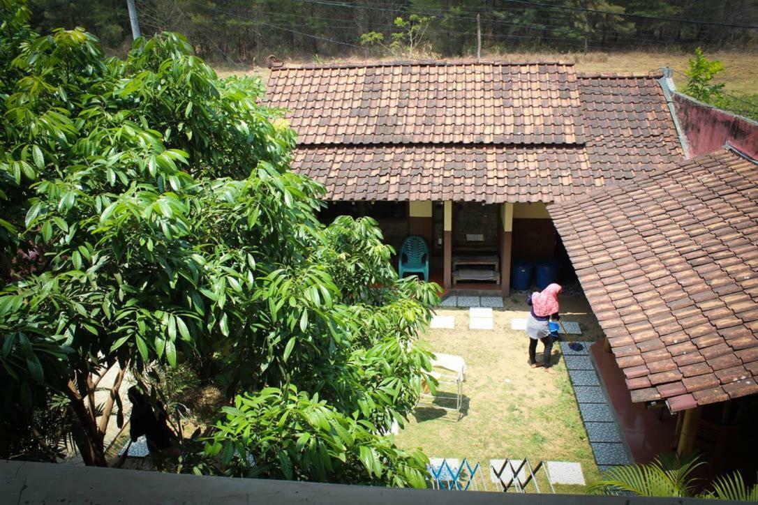 Harrys Oceanhouse 2 Pacitan Apartment Exterior foto