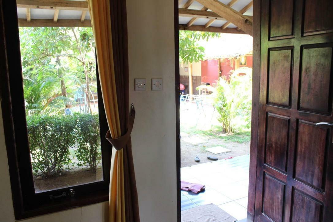 Harrys Oceanhouse 2 Pacitan Apartment Exterior foto