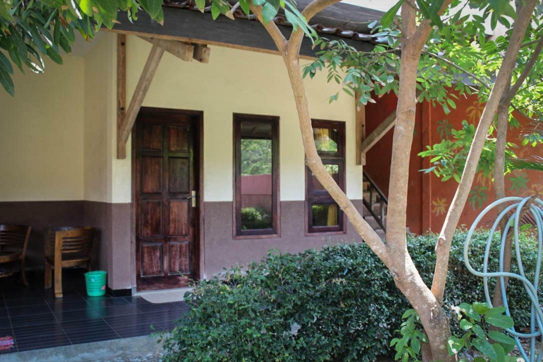 Harrys Oceanhouse 2 Pacitan Apartment Exterior foto